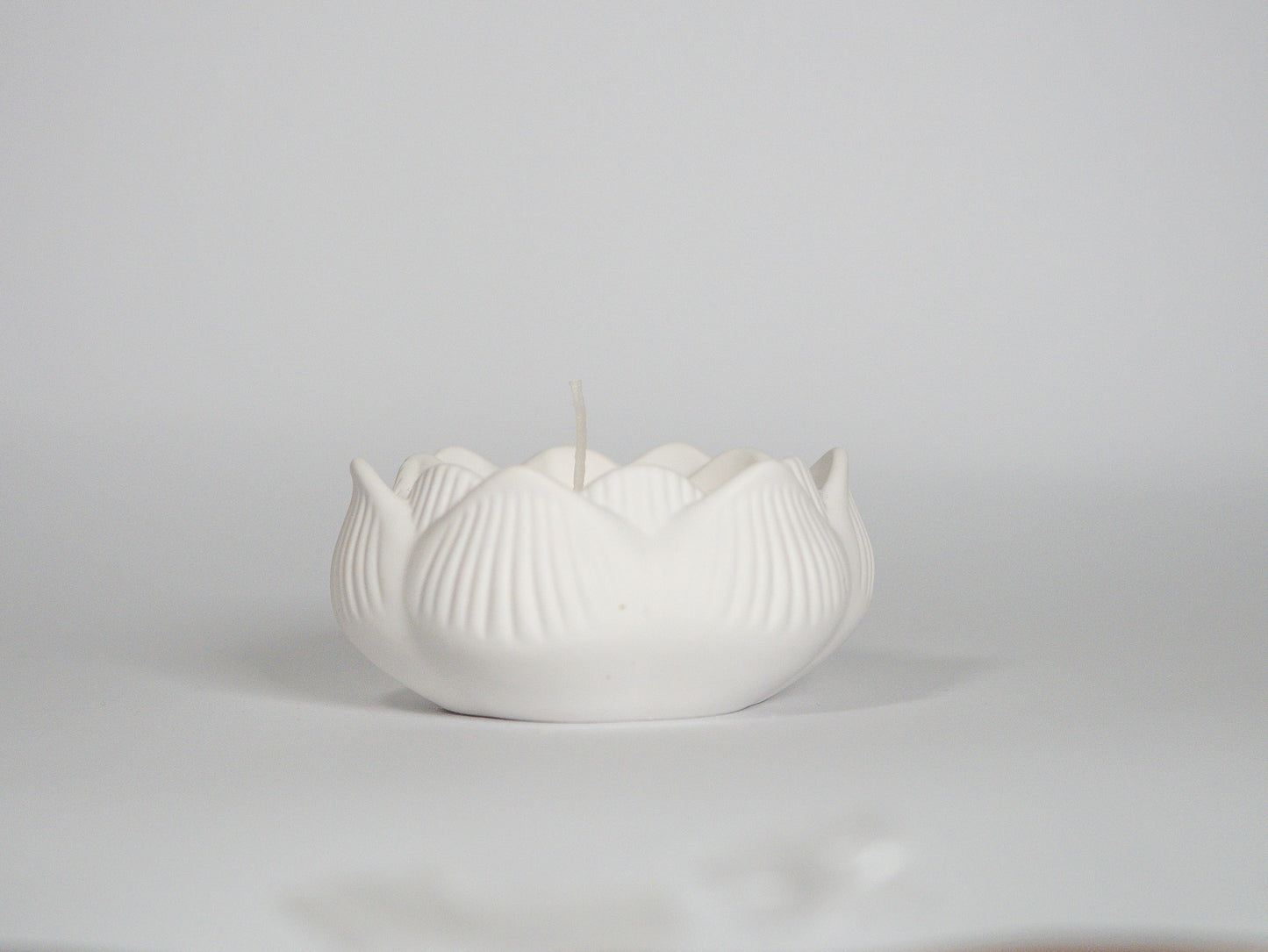Lotus ceramic candle