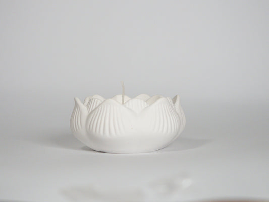 Lotus ceramic candle